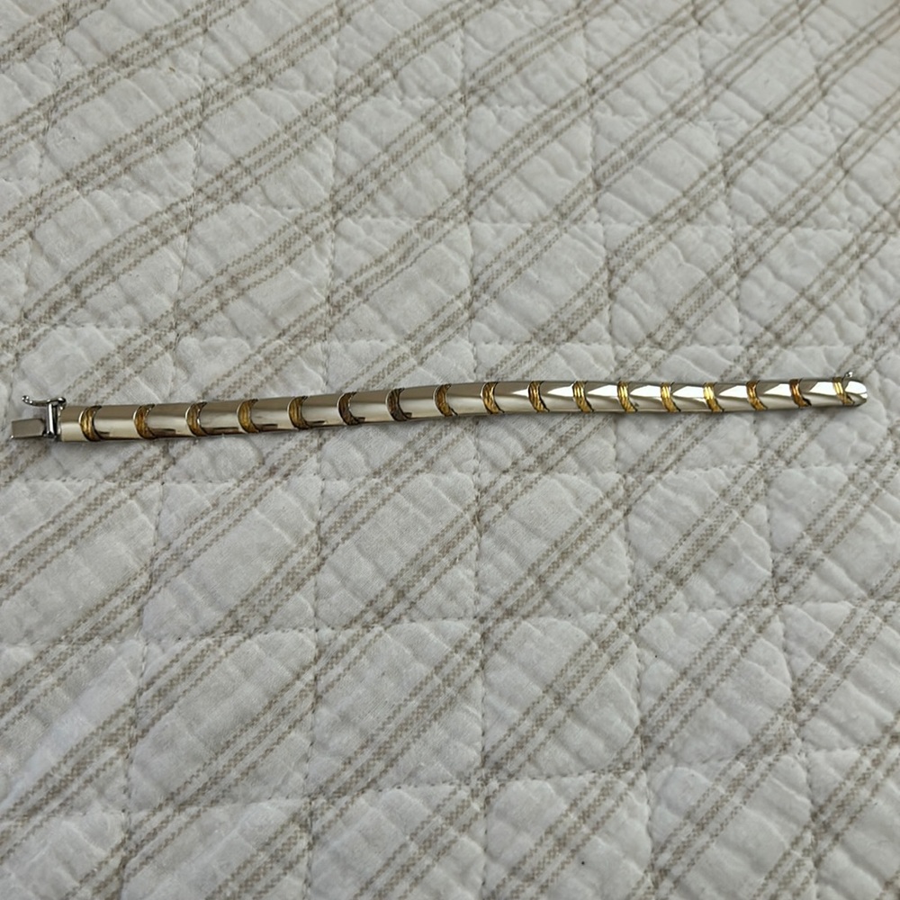 Beautiful two tone braclet, silver and gold. Clasp is very secure